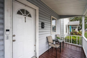 3bed House,backyard,spacious,pet,dt-parking-wi-fi